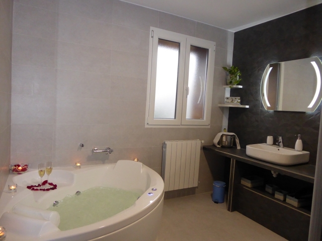 Bano con jacuzzi