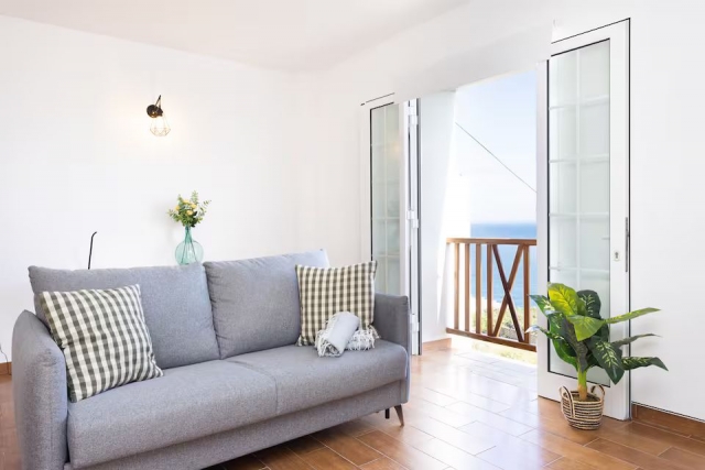 Sala amplia con salida