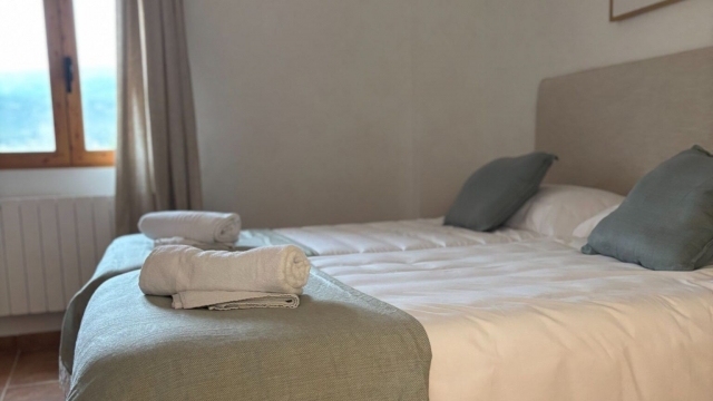 Dormitorio doble y toallas