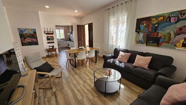 Sala amplia con sillones 