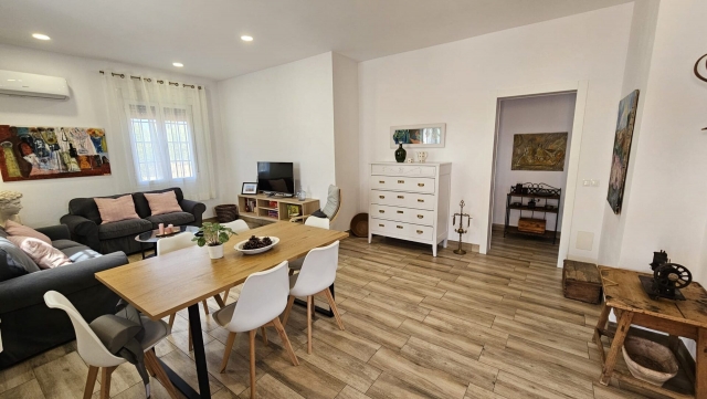 Sala de estar amplia 