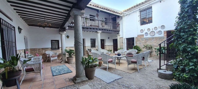 Amplio patio castellano