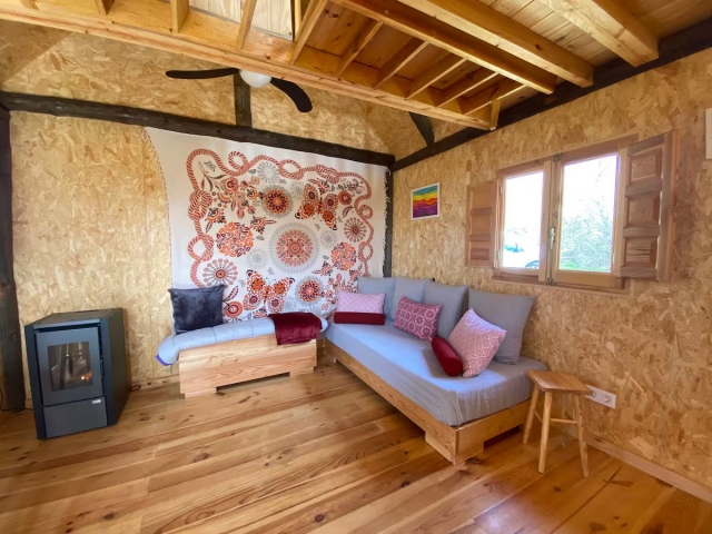 Sala amplia con sofa 