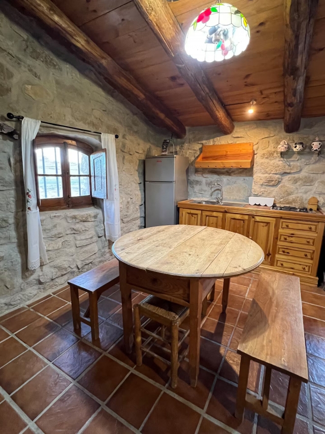 Cocina con mesa