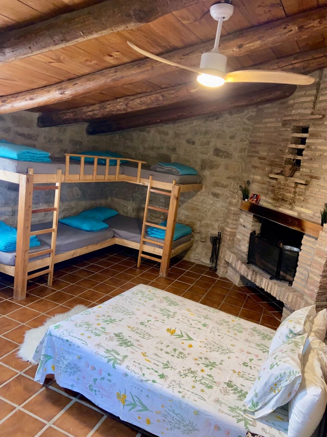 Sala de estar con chimenea