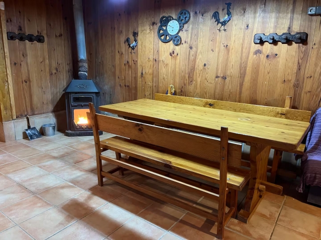 Cocina con mesa