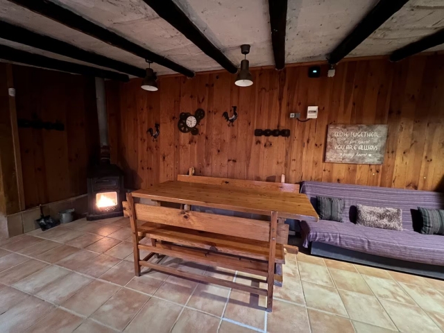 Sala de estar con chimenea
