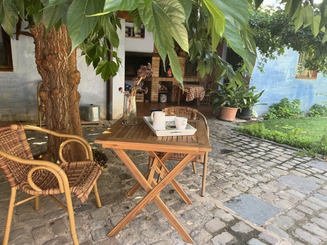 Amplio exterior con barbacoa