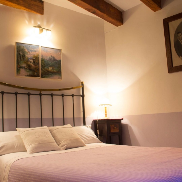 Dormitorio amplio con cama