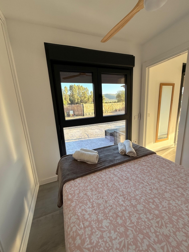 Dormitorio con vistas