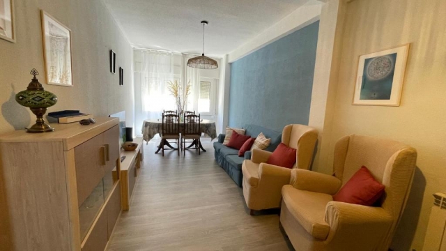 Sala amplia con vistas