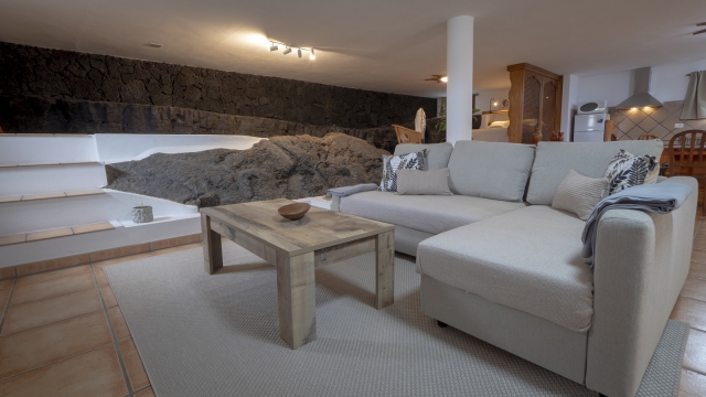 Sala amplia con sofa 
