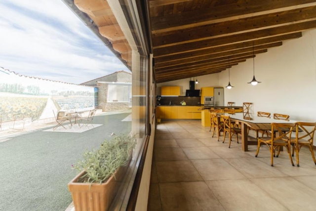 Cocina amplia con vistas