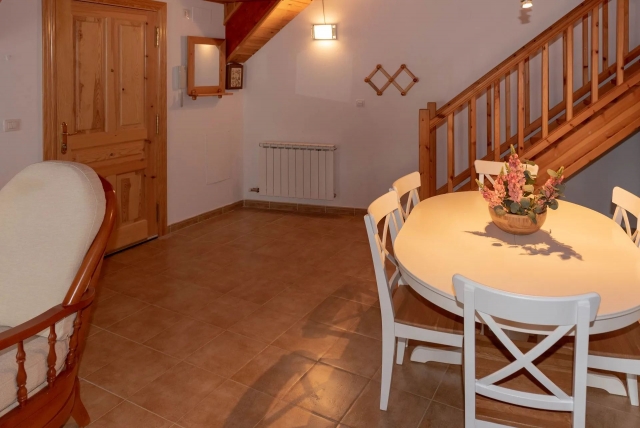Sala de estar y escaleras 