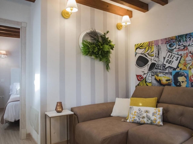 Sala amplia con sofa 