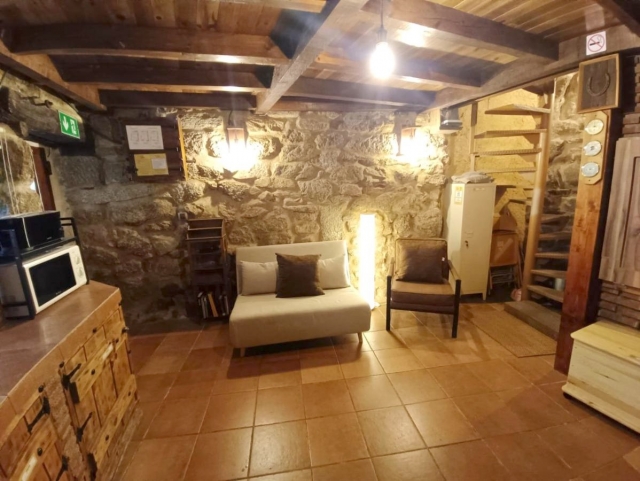 Sala de Estar / Escalera 