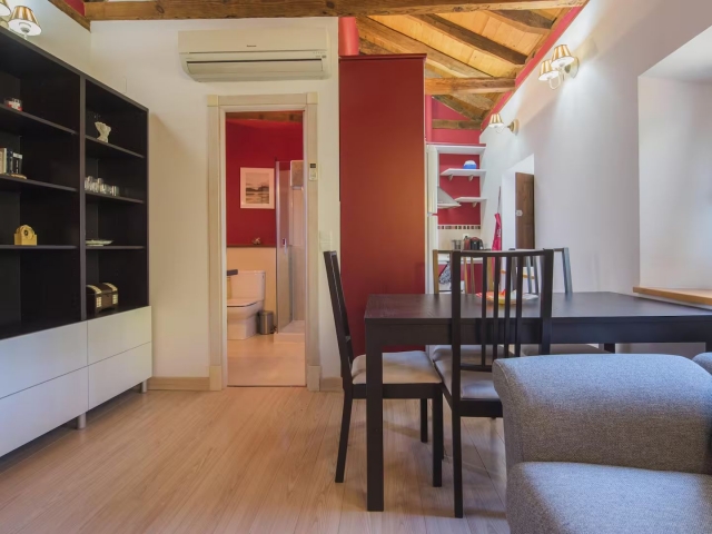 Sala de estar con mesa
