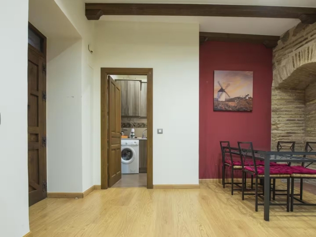 Sala de estar con mesa 