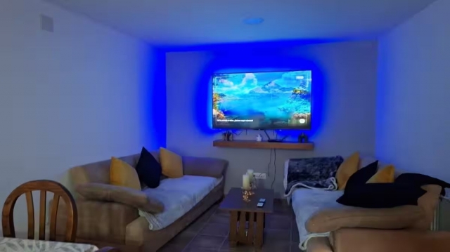 Sala de estar con dos sofas