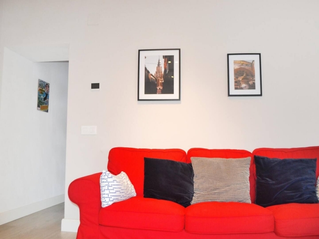 Sala de estar con sofa 