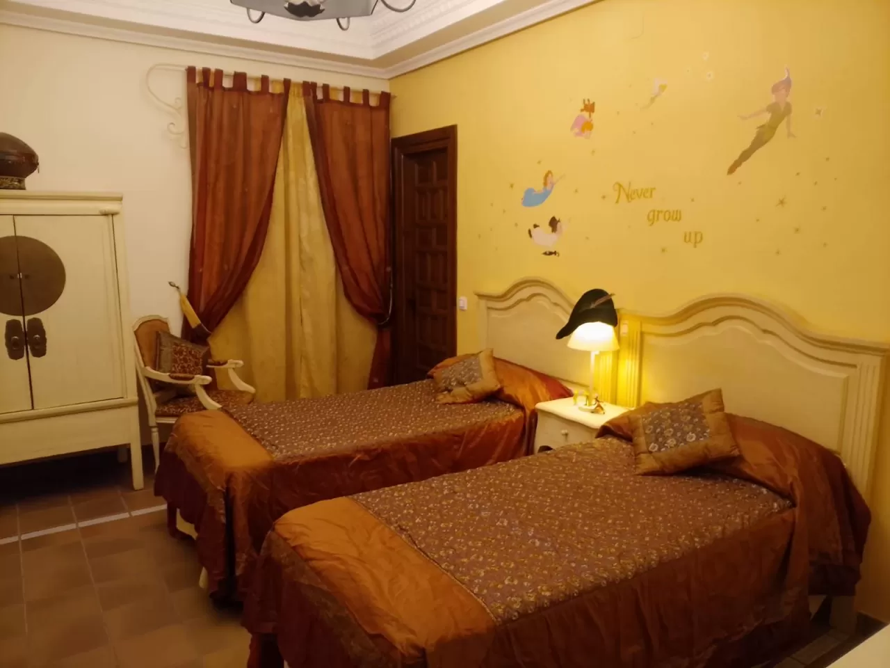 5. Barrie Room