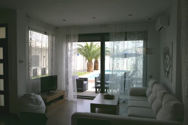 Sala amplia con acceso 