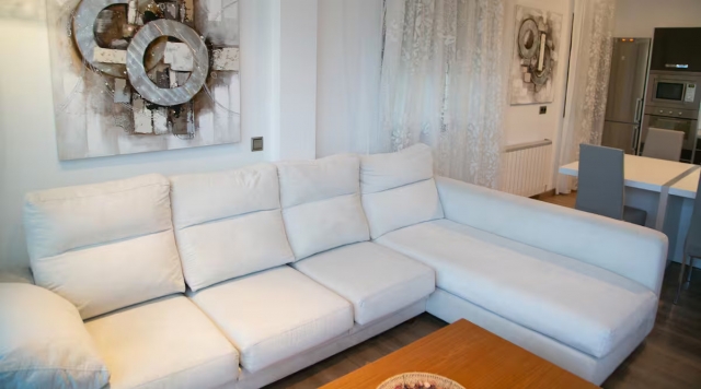 Sala de estar con sofa 