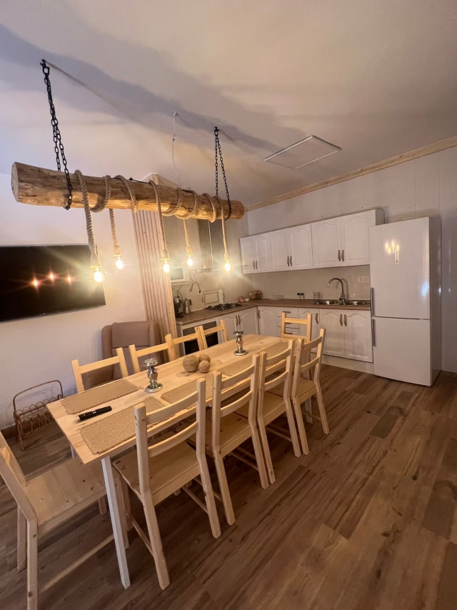 Cocina comedor con tele