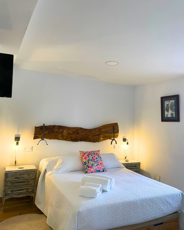 Dormitorio amplio con cama