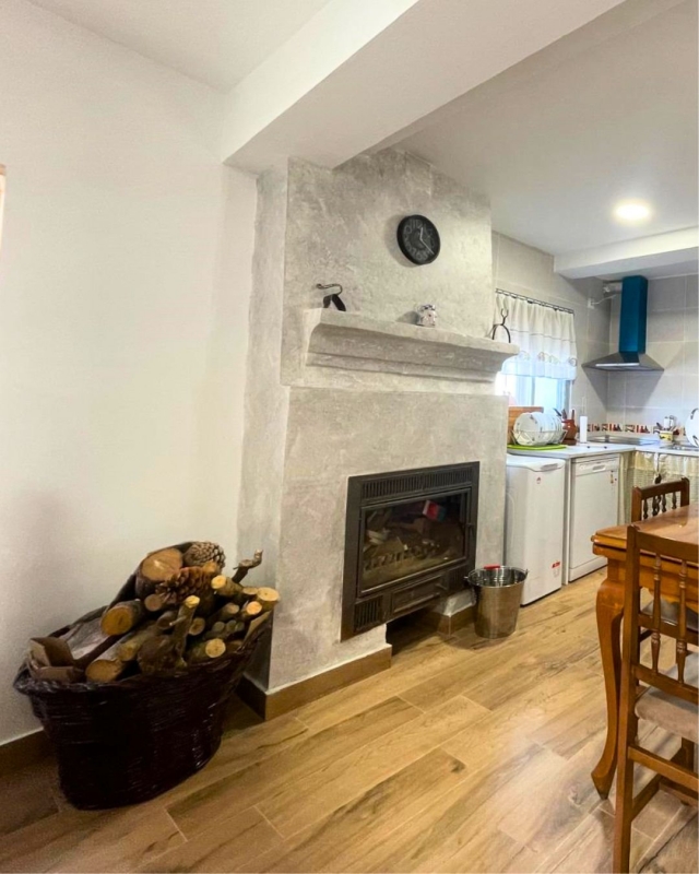 Sala de estar con chimenea