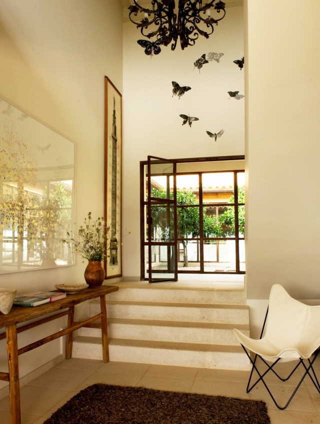 Sala de estar y escaleras 