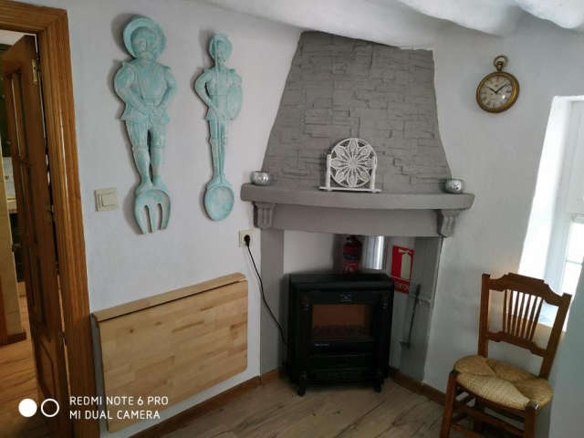 Sala de estar con chimenea