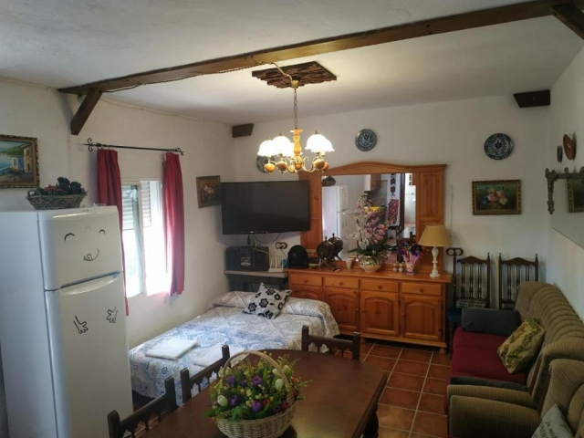 Sala de estar con mesa