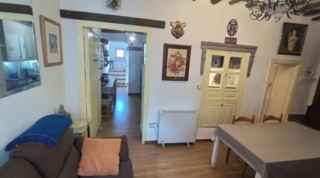 Sala de estar con alacena