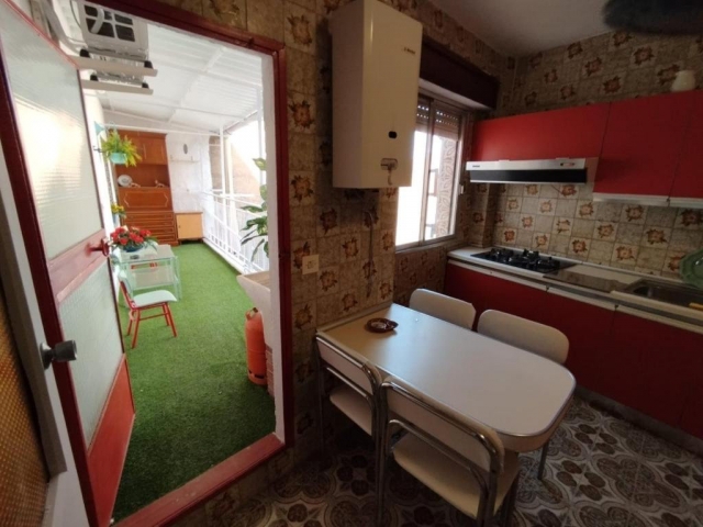 Cocina comedor con salida