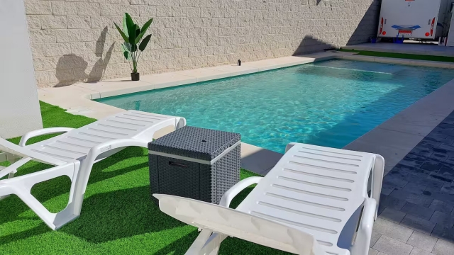 Acceso a la piscina