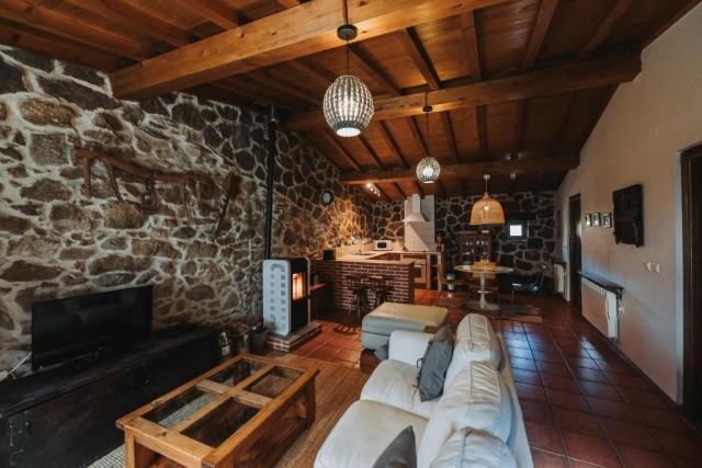 Sala amplia y cocina 