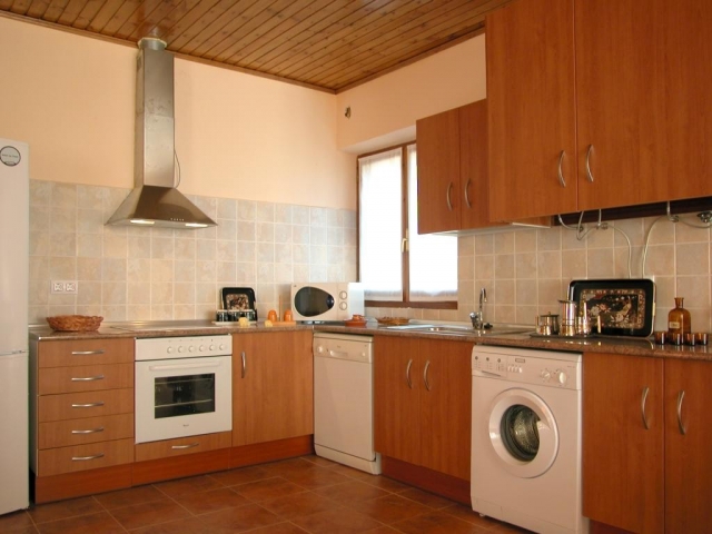 Cocina con armarios 