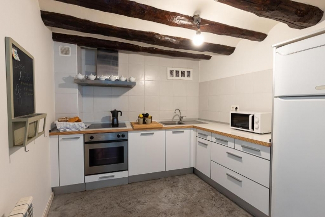 Cocina amplia con detalles 
