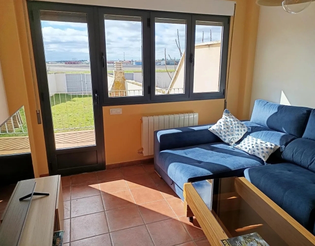 Sala de estar con sofa 