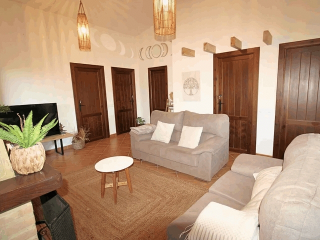 Sala amplia con sillones