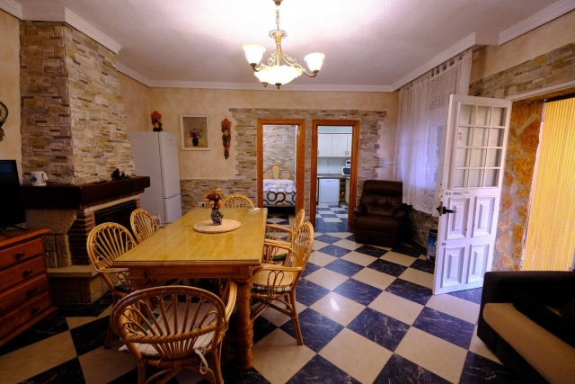 Sala de estar con chimenea