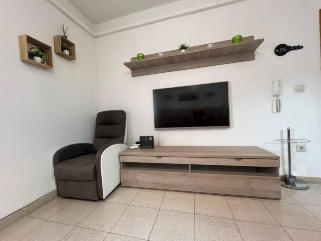 Sala de estar con tele 