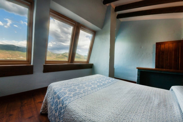 DIOSA dormitorio con cama