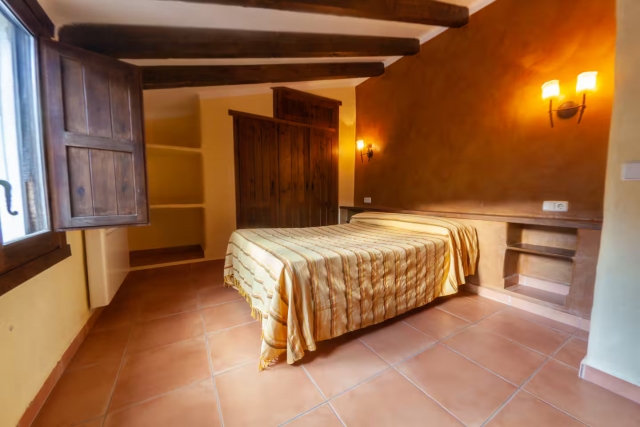 DIOSA dormitorio con cama