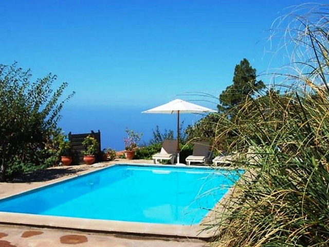Vistas de la piscina exterior