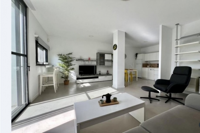 Sala amplia con vistas