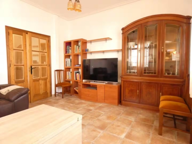 Sala de estar con tele 