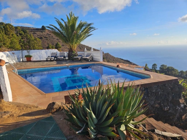 Amplias vistas de la piscina