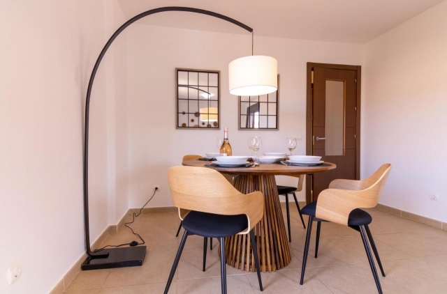 Sala de estar con lampara 